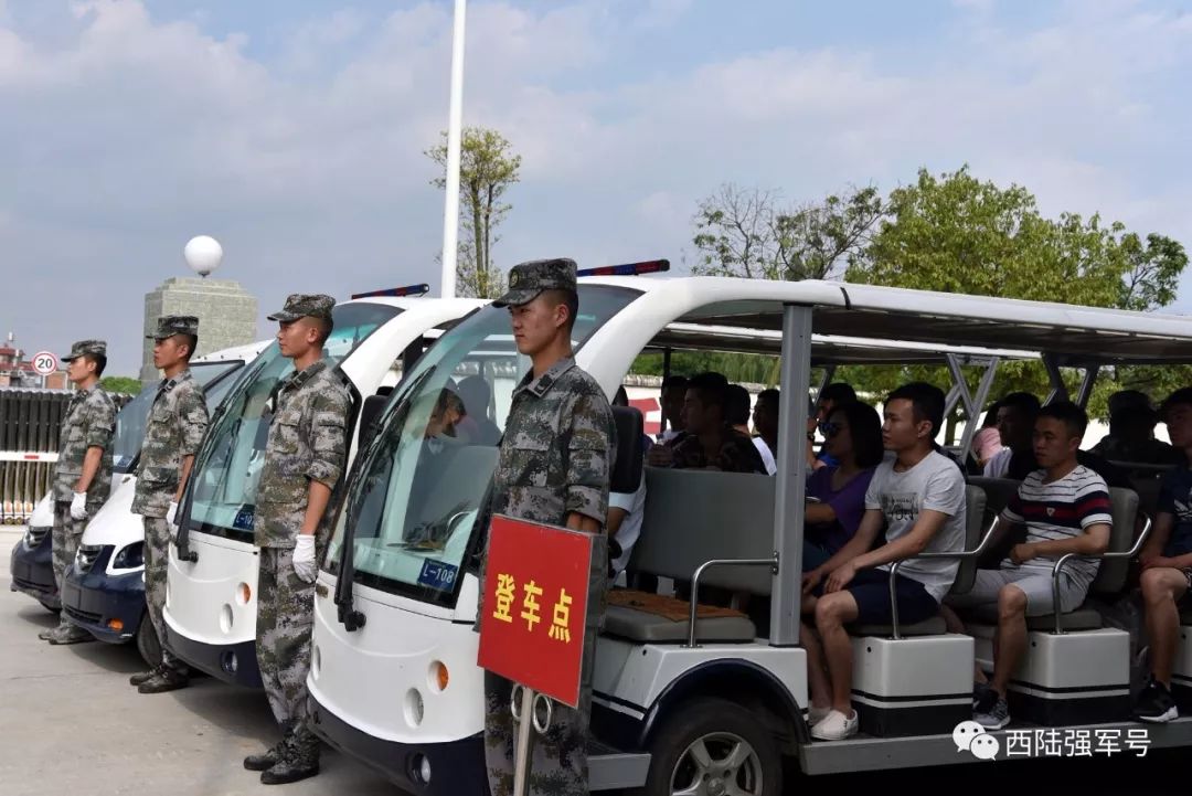 三元桥地铁站+摆渡车_摆渡车_中国太空摆渡车